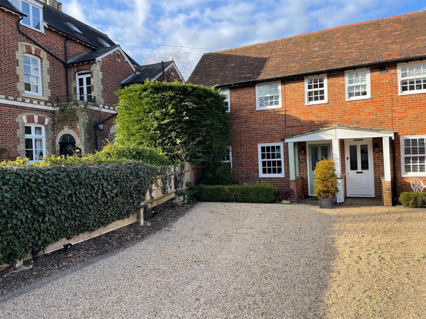 West End Lane, Essendon, Hatfield